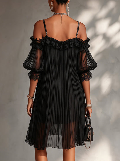 Vera – Vestido Negro Plisado con Encaje