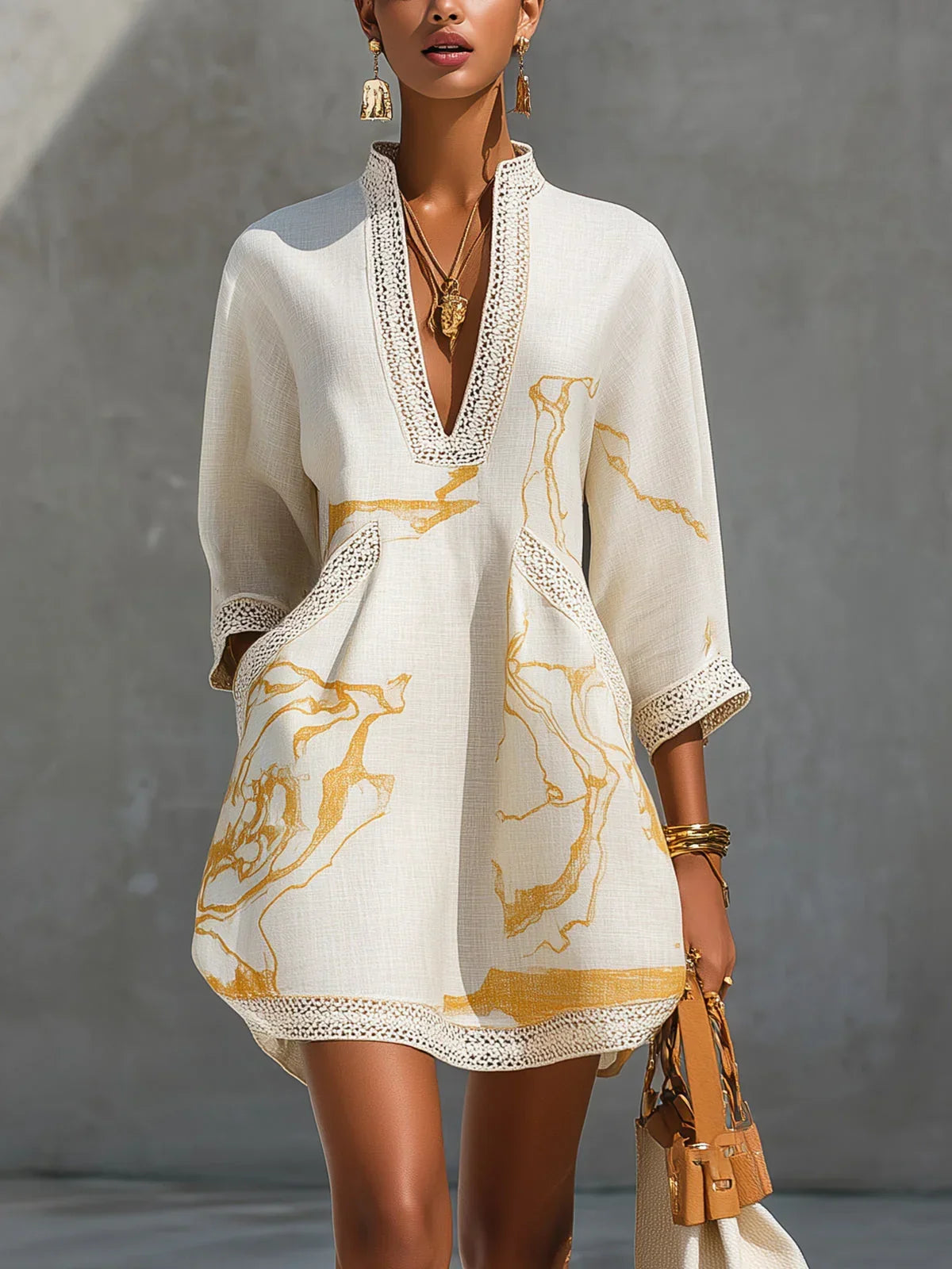 Alma – Vestido Negro con Estampado Dorado