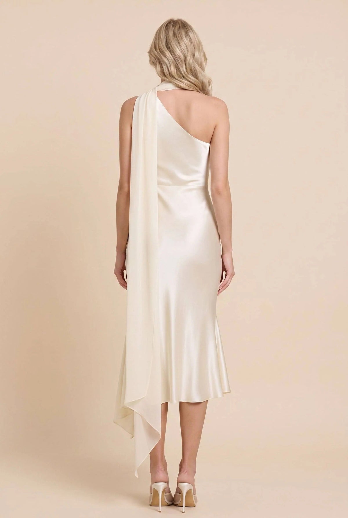 Elsa - Vestido Satén con Diseño Asimétrico